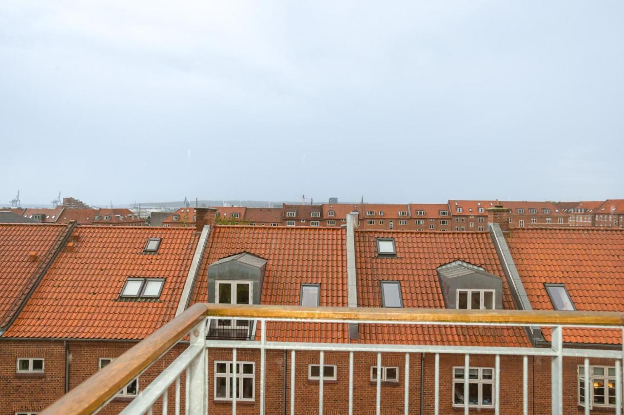 Come Stay In Penthouse With Room For 2-People Орхус Екстер'єр фото